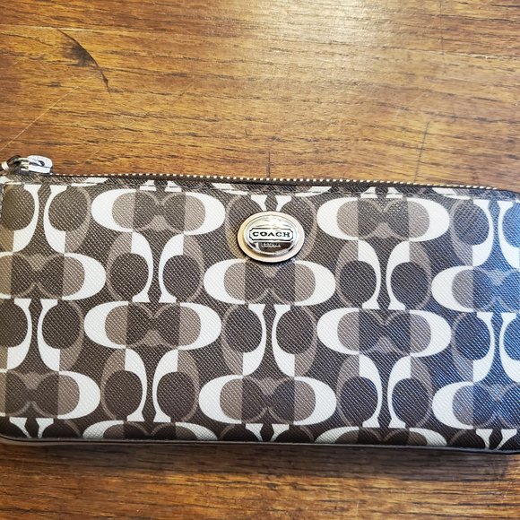 coach peyton wallet